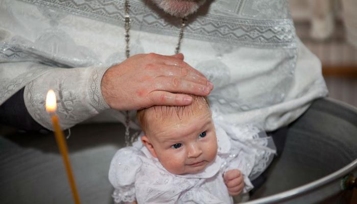 Что подарить ребёнку в день его крещения