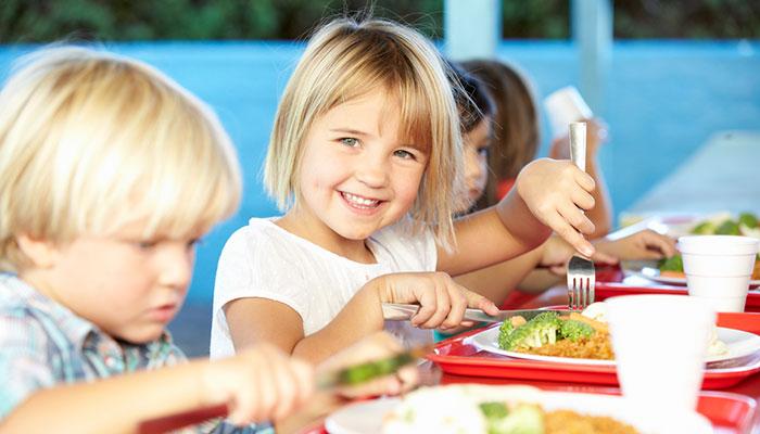 Почему ребёнок не кушает в детском саду?