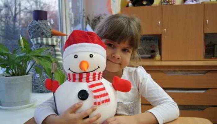 DIY snowman for the New Year How to make a snowman from a T-shirt